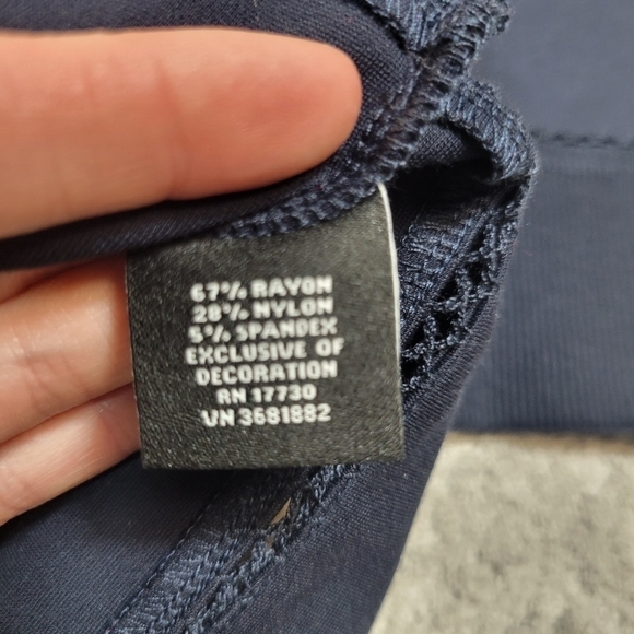 Victoria Beckham Target Navy Floral Pop Over Sweater Size Small - Picture 6 of 8